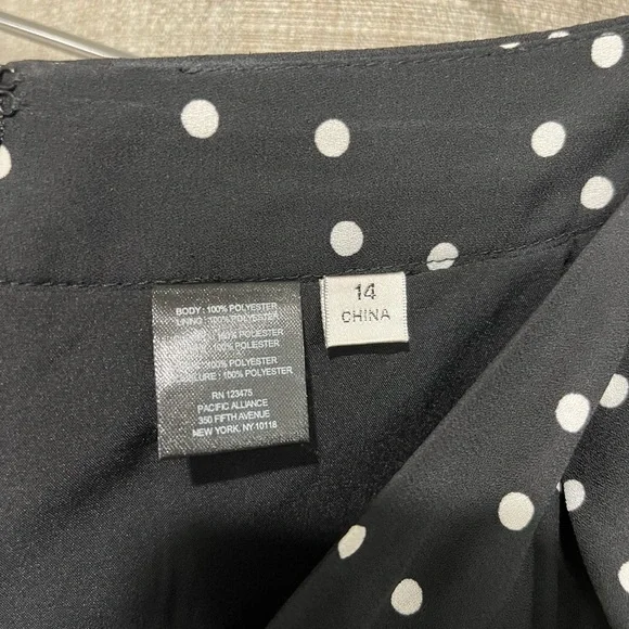 Tahari - Picture 3 of 3